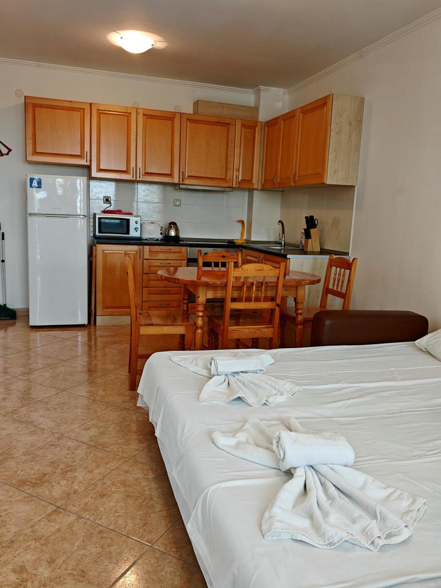 Marina Delfin Apartments - Top Location & Pet Friendly スヴェティ・ヴラス エクステリア 写真